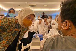 Migrant workers accorded priority to receive vaccine: minister Migrant workers accorded priority to receive vaccine: minister