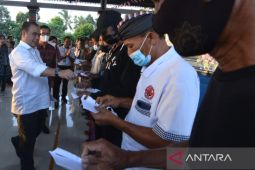 Ministry doles out assistance to FMD-affected farmers in Bali