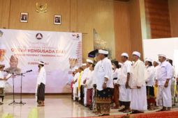 Bali Governor asks health centers to offer traditional treatments