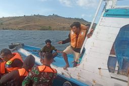 11 stranded in Komodo National Park waters, rescued