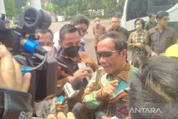 Fact-finding team submits Kanjuruhan investigation report to Jokowi