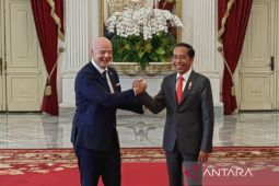 President Jokowi welcomes FIFA President at Merdeka Palace
