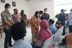 Minister provides aid to families of Kanjuruhan victims from Blitar