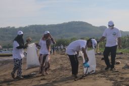 Deputy Minister invites community to reduce waste at Labuan Bajo