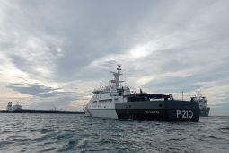 KPLP begins evacuating crew from tanker aground in Riau Island