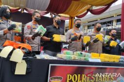 Medan police seize 42 kg crystal meth, arrest three suspects