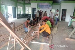 Ministry trains outermost islanders on building fiber boats