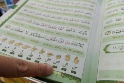 Indonesia, Saudi Arabia to reprint copies of Quran in sign language